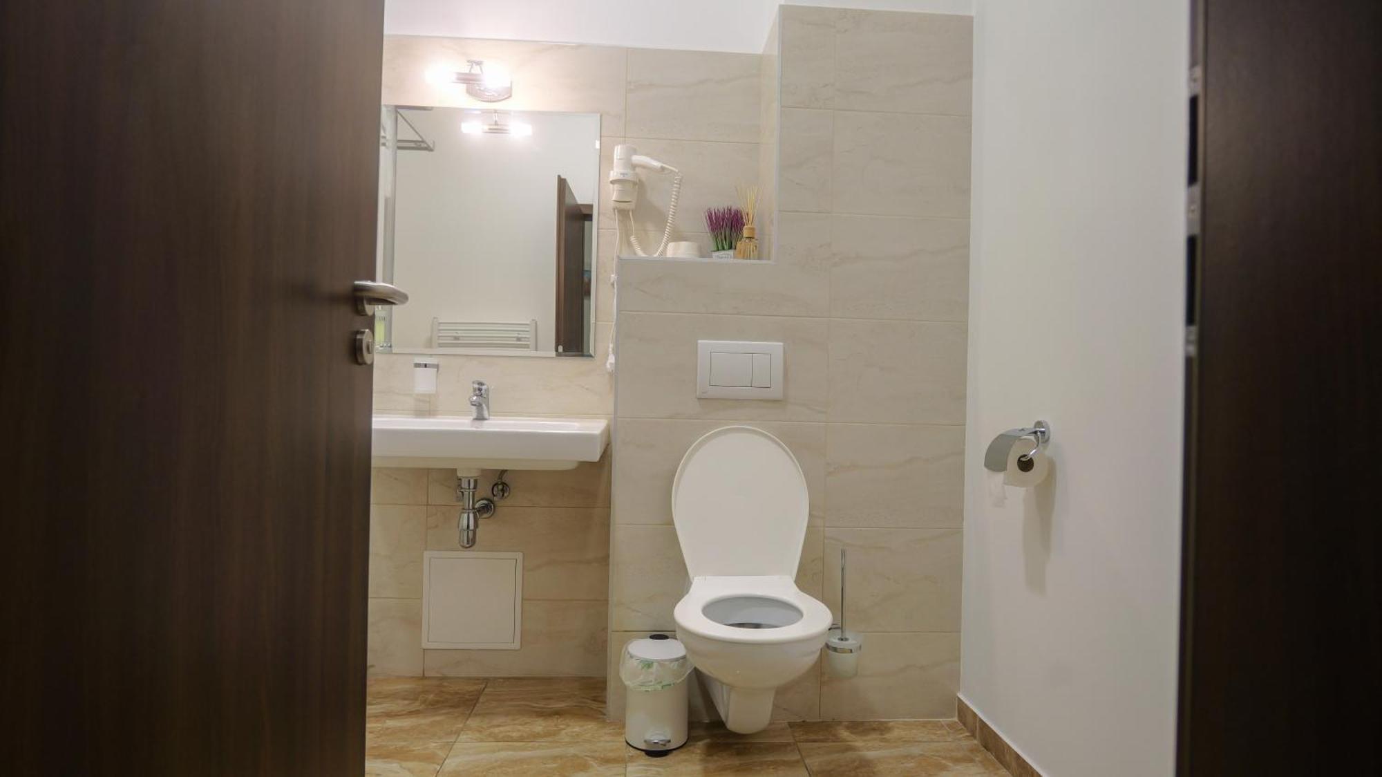Premium City Centre Bedrooms Пряшів Екстер'єр фото